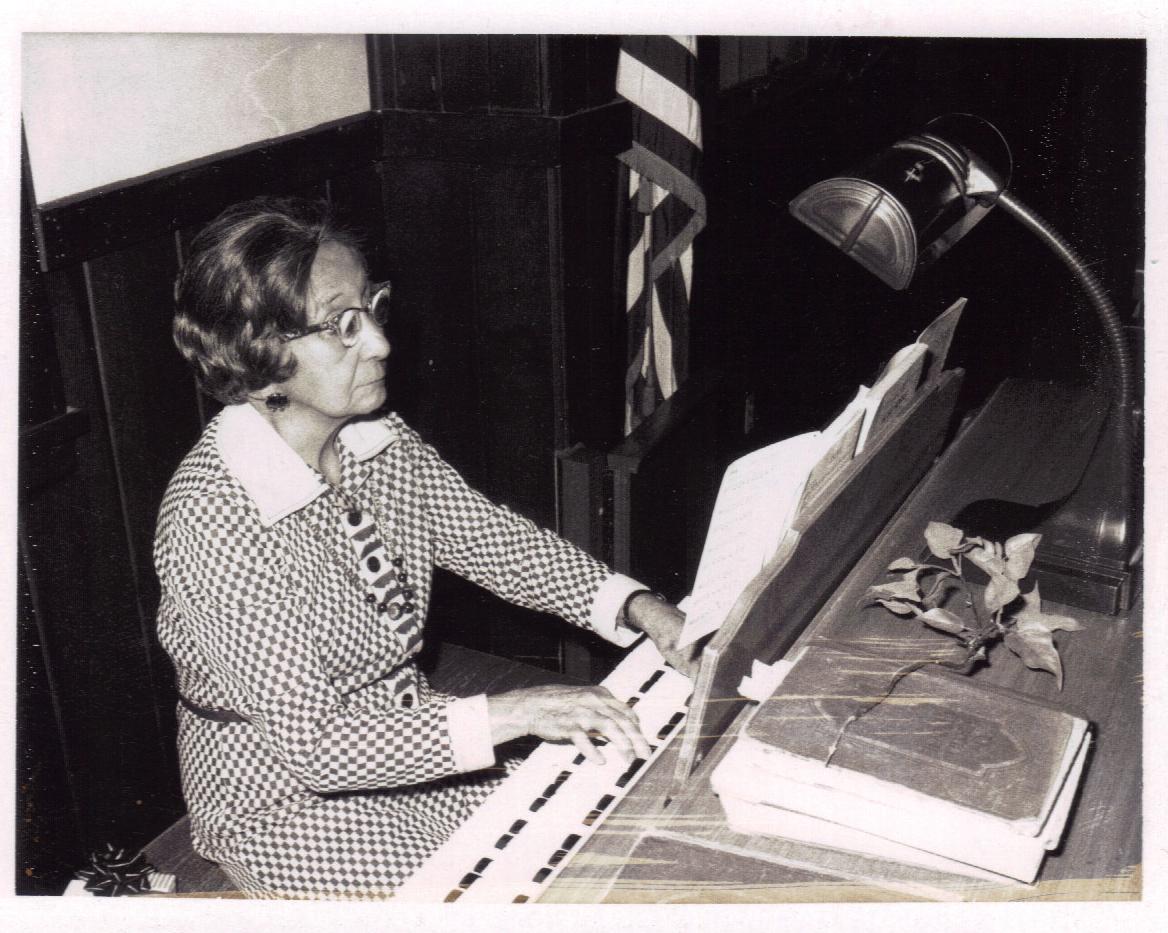 Cecelia Merrick at organ (1)